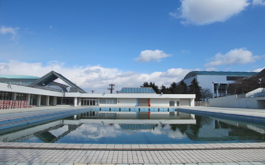 山形県総合運動公園屋外プール