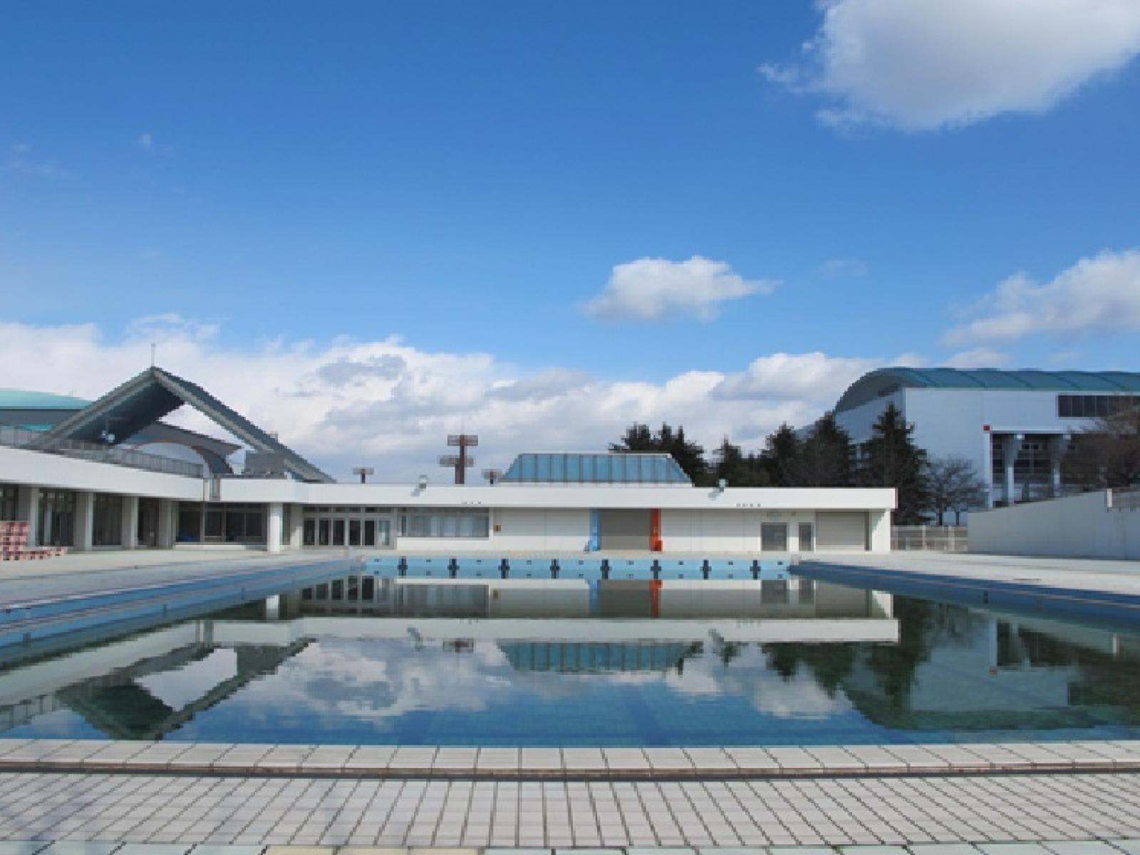山形県総合運動公園屋外プール