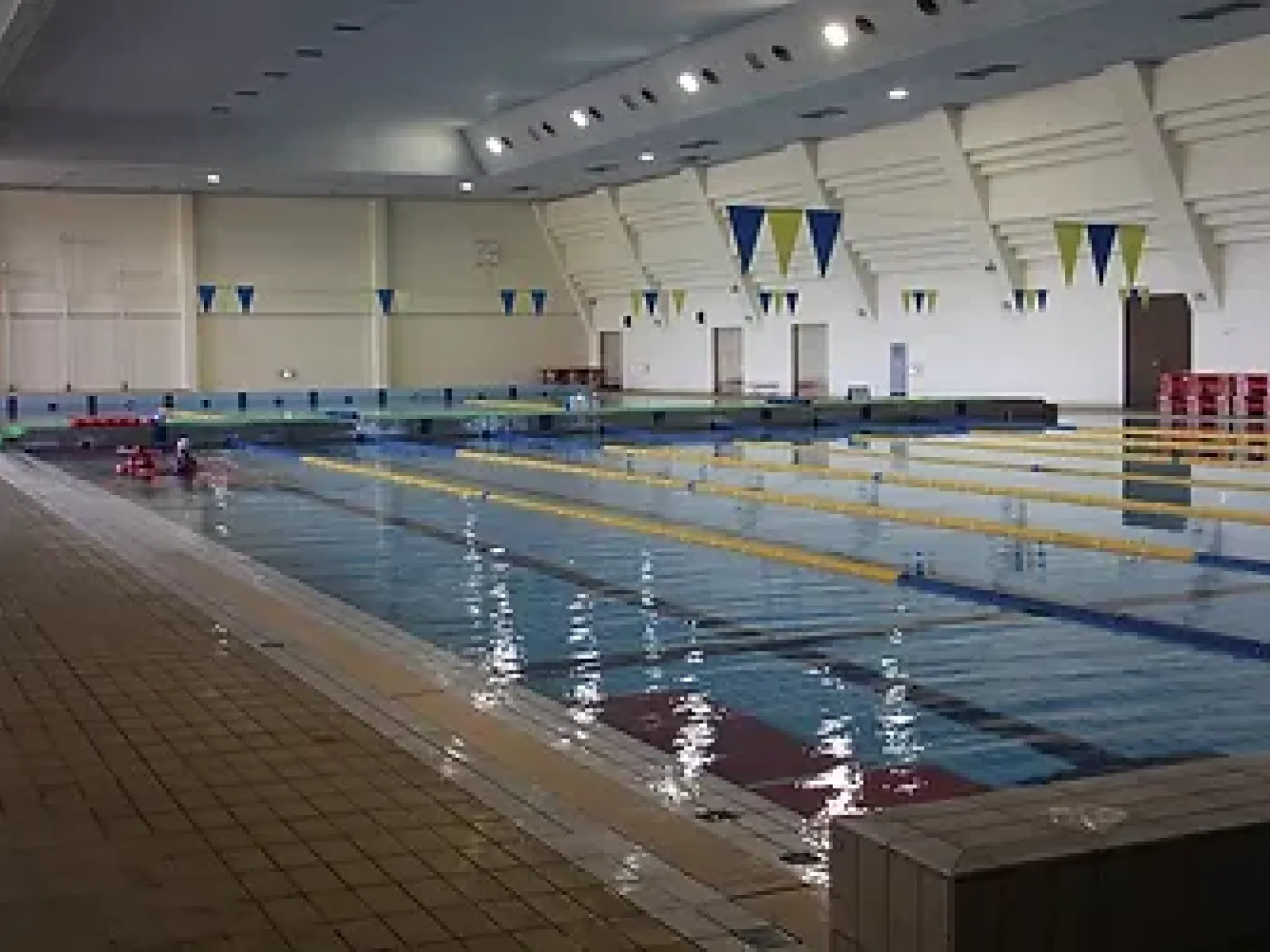 下田市敷根公園屋内温水プール